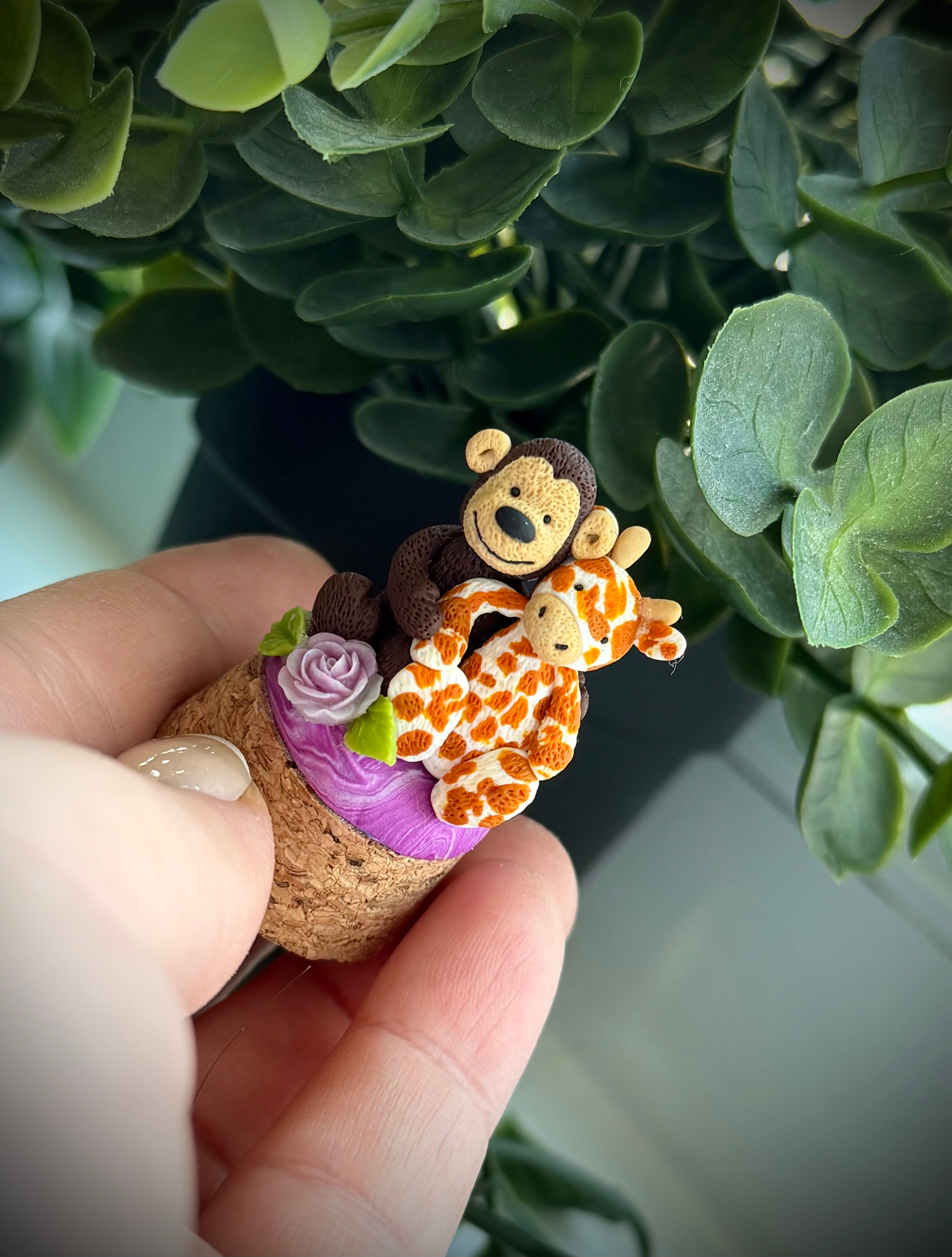 Bashful giraffe PRE ORDER